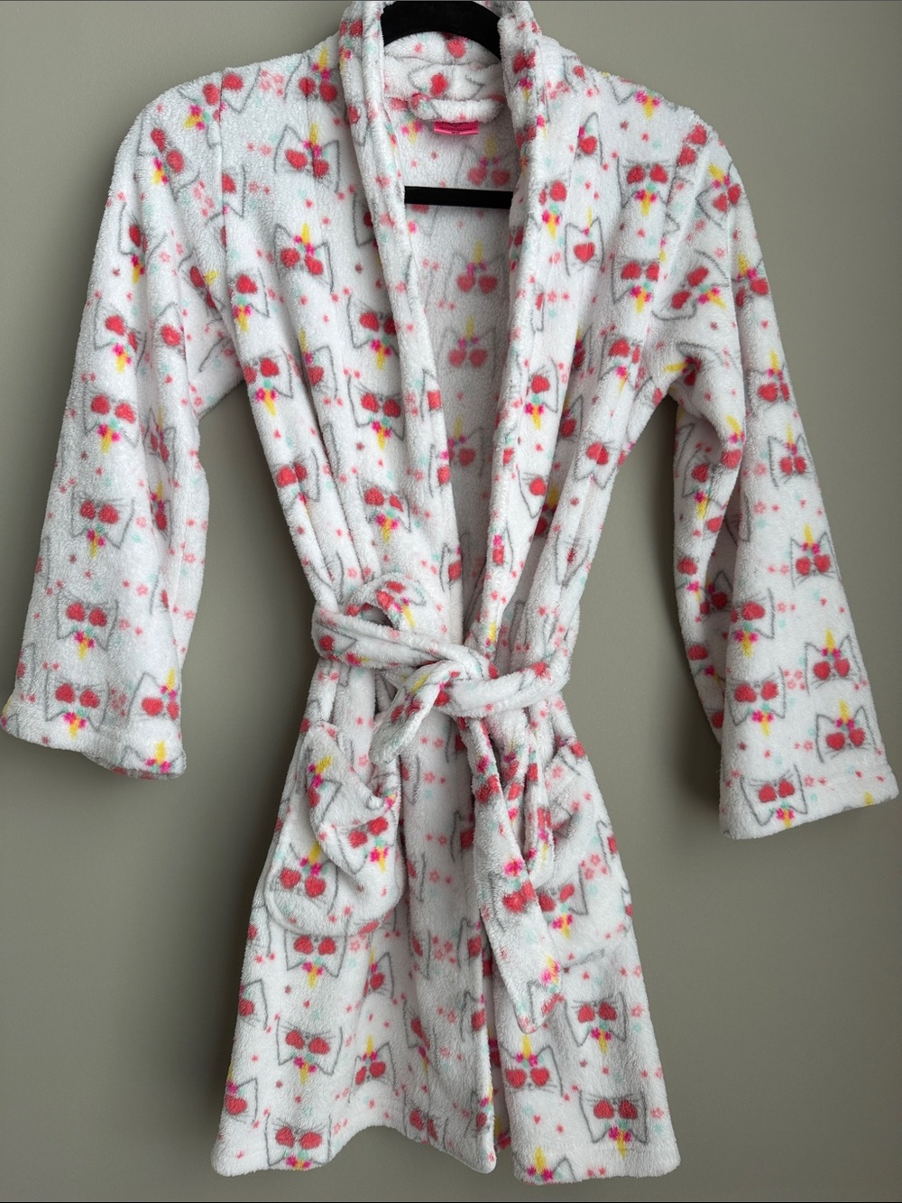Girls Plush White Robe with Pink Cat Eye Print